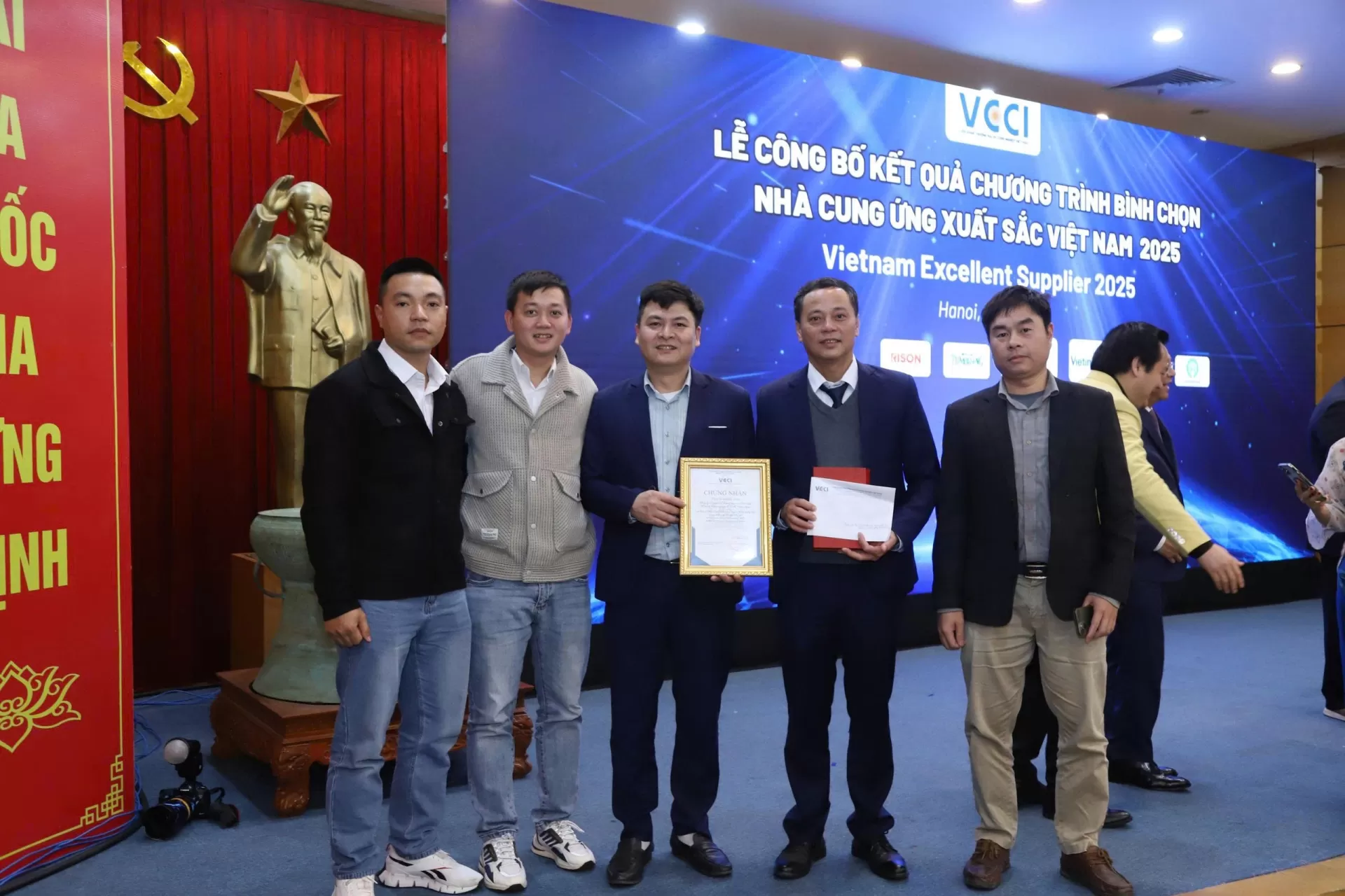 Công ty TDH Việt Nam tự hào Top nhà cung ứng xuất sắc nhất Việt Nam năm 2025
